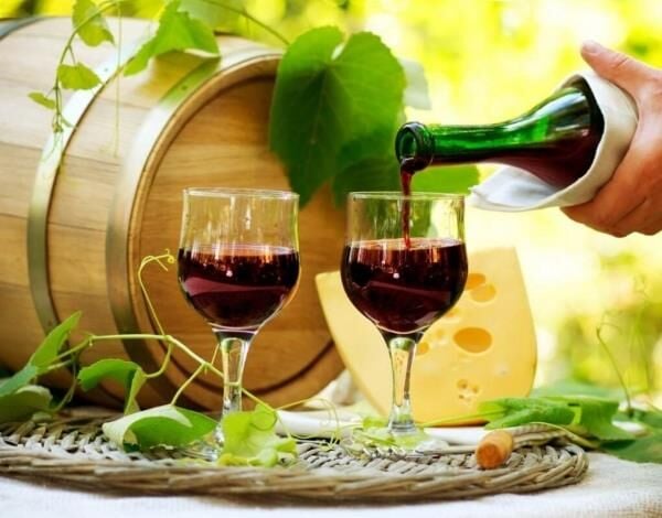 Paşabahçe 44163 Tulipe Kırmızı Şarap Bardağı 6'lı 240 cc