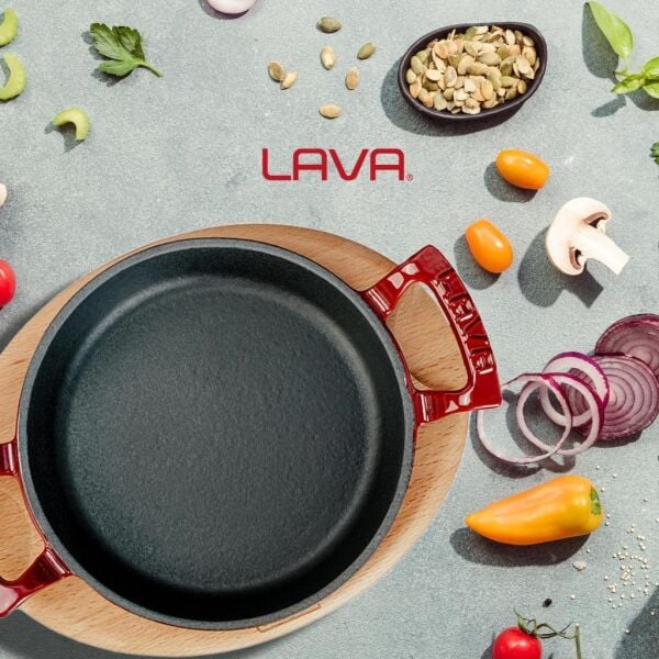 Lava Döküm Yuvarlak Sahan Döküm Demir Yekpare Çift Kulplu Kayın Servis Ahşabı 20 cm Kırmızı