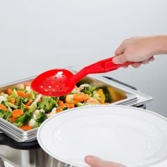 Cambro Camwear Polikarbon Açıkbüfe Delikli Servis Kaşığı Kırmızı 28 cm