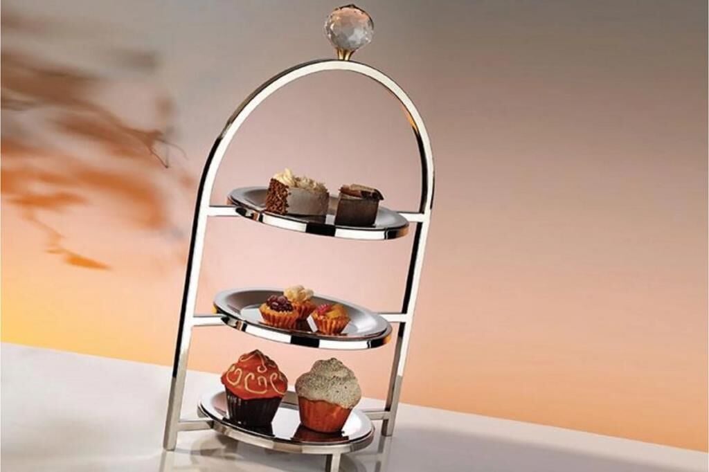 Güren Metal Merit Kristal Model 3 Katlı Teşhir Sunum Standı