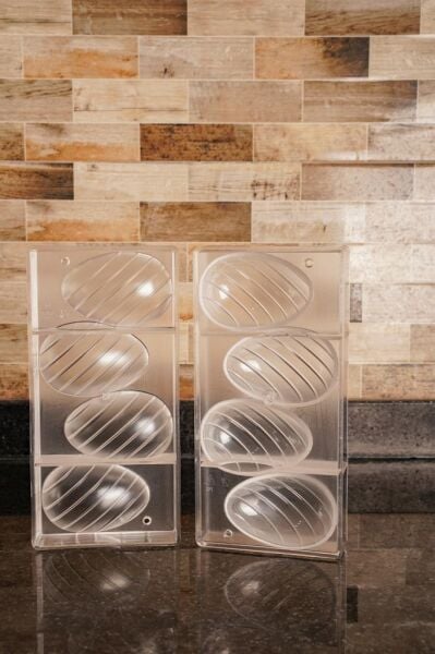 Globy Polikarbon 3D Çizgi Desenli Yumurta Çikolata Kalıbı 4'lü